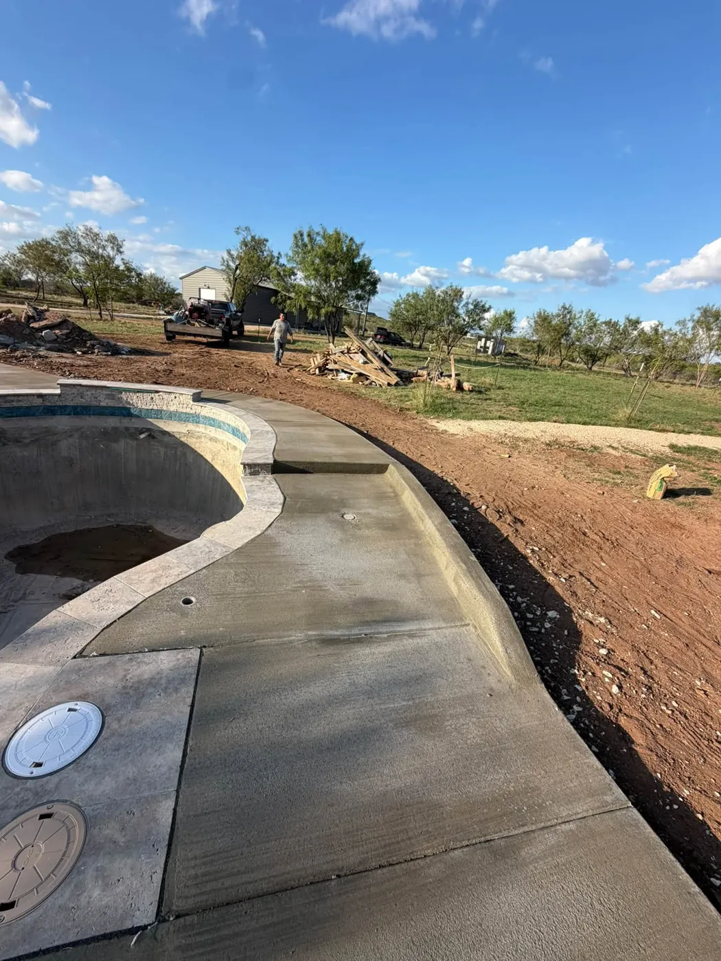 Curved pool edge by JGH Concrete